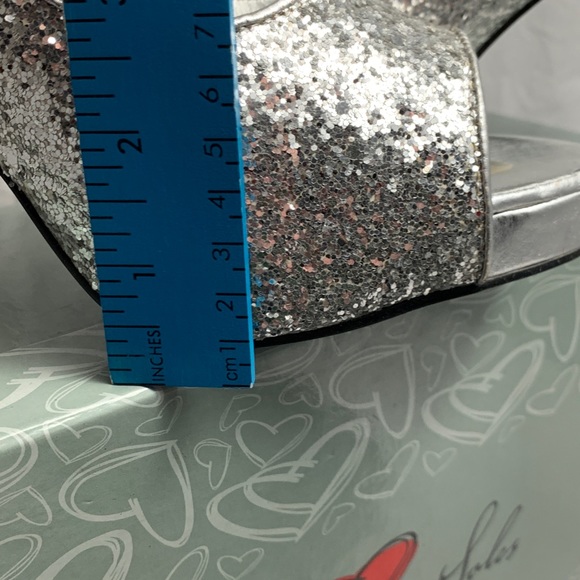 New 8.5 Romantic Soles Silver Glitter Dasha heels - Picture 8 of 8